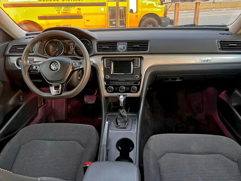 2017 VOLKSWAGEN PASSAT S  