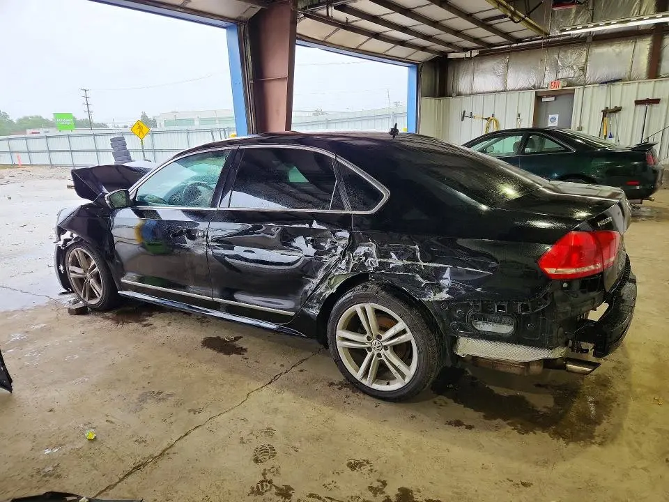 2015 VOLKSWAGEN PASSAT SE  