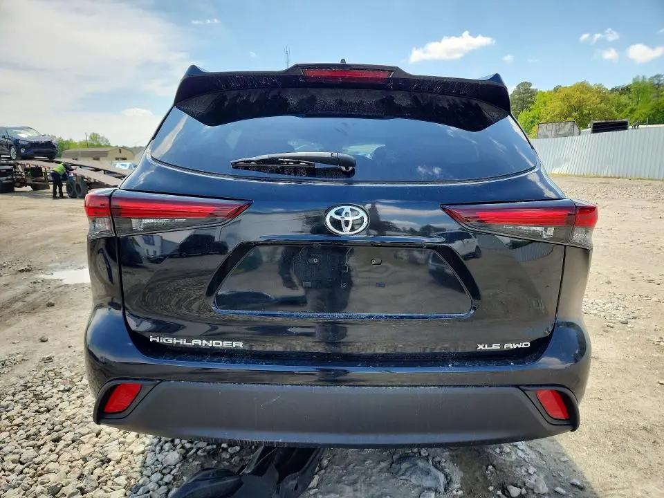 2024 TOYOTA HIGHLANDER XLE  