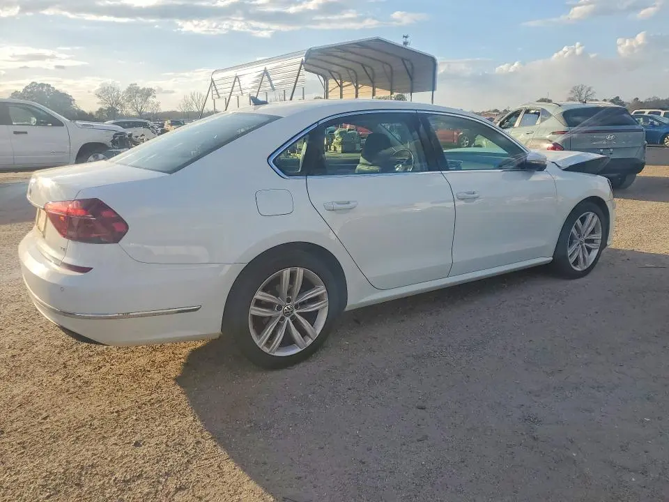 2018 VOLKSWAGEN PASSAT SE  