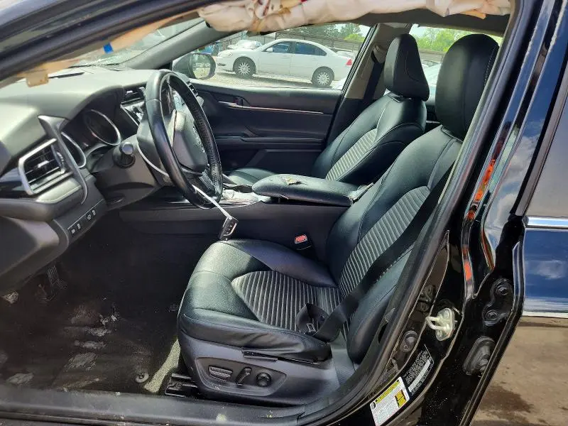 2019 TOYOTA CAMRY SE  