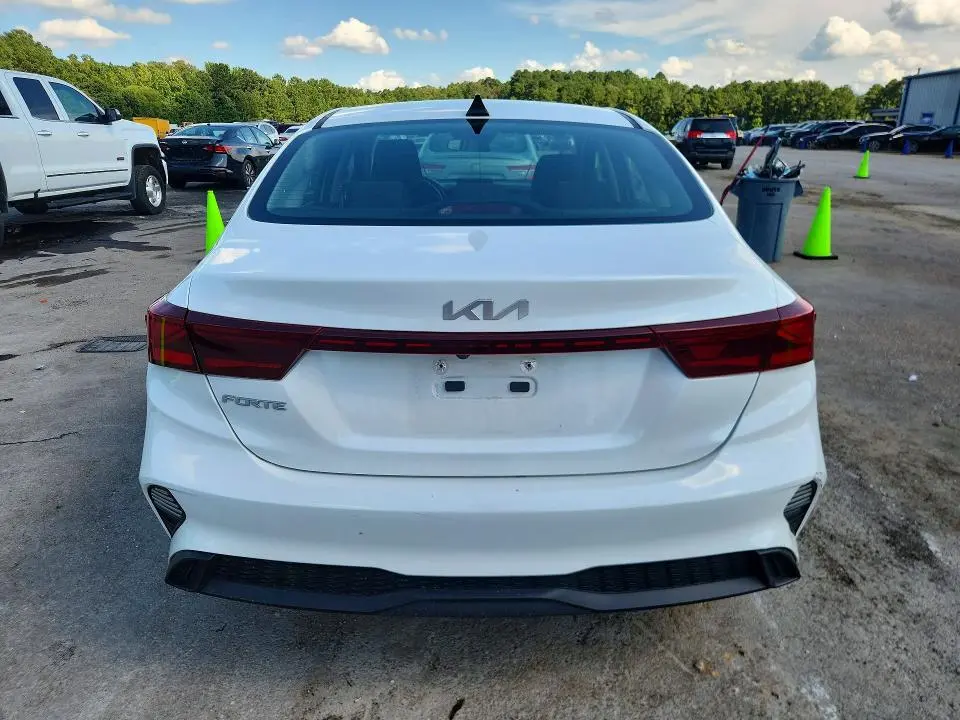 2024 KIA FORTE LXS  