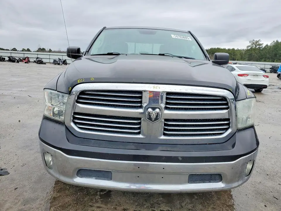 2016 RAM 1500 SLT  