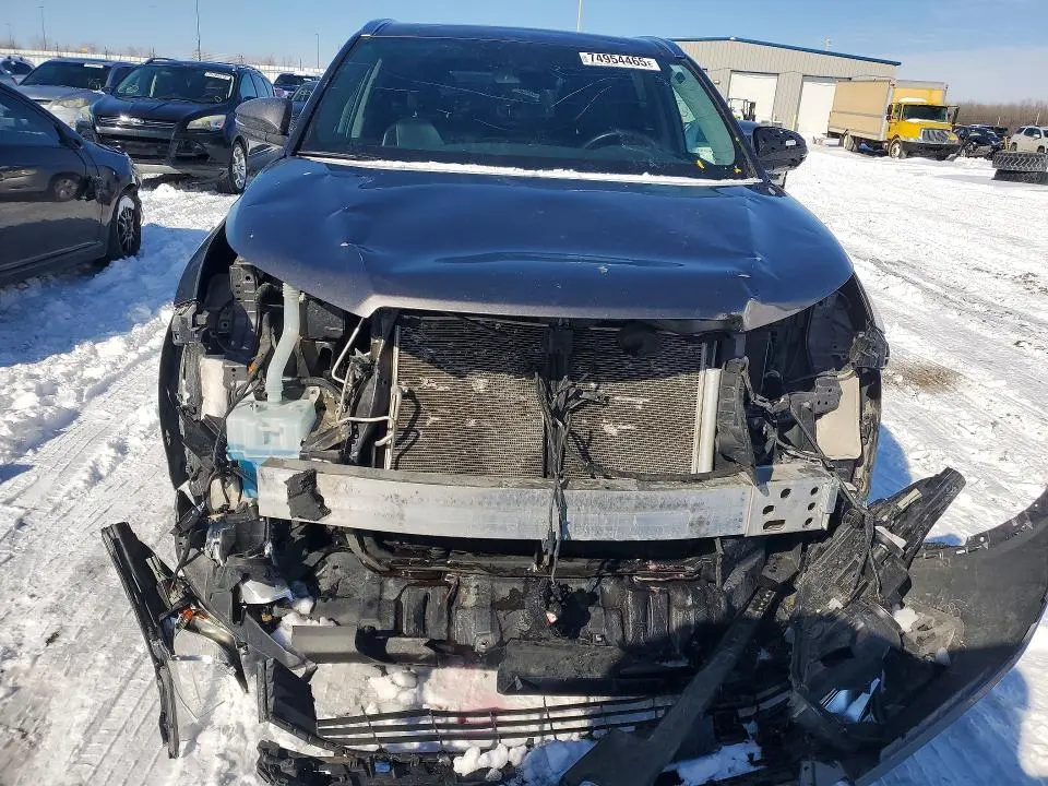 2019 TOYOTA HIGHLANDER SE  