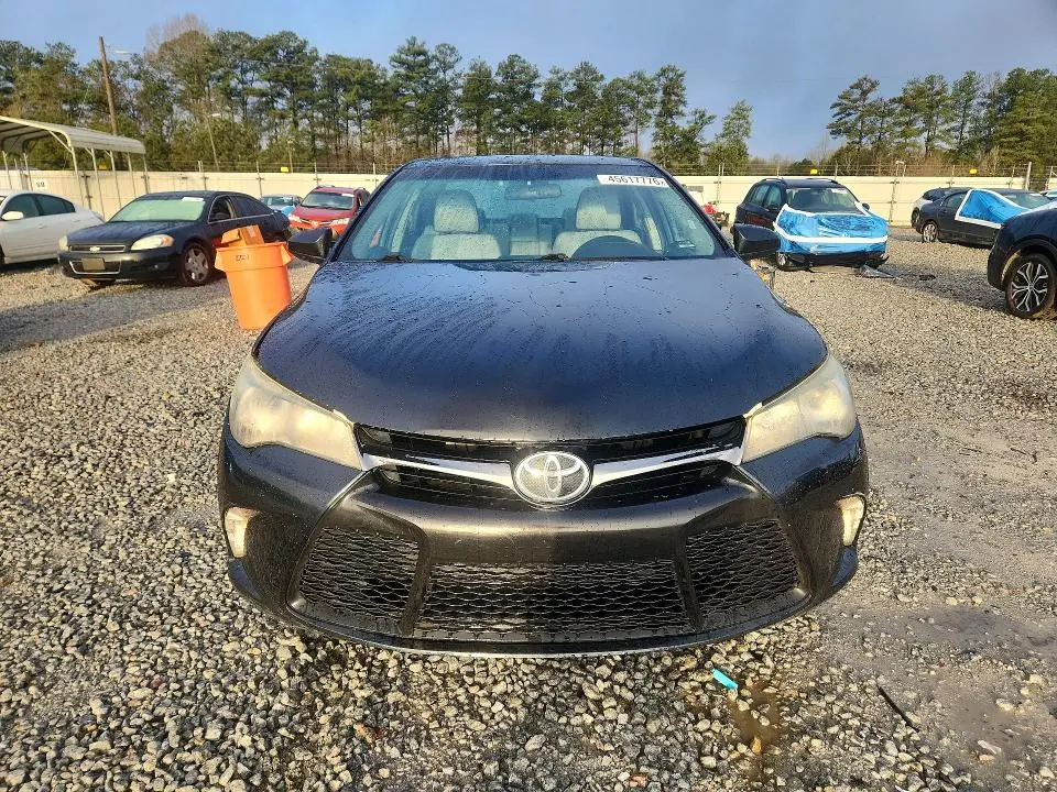 2016 TOYOTA CAMRY SE  