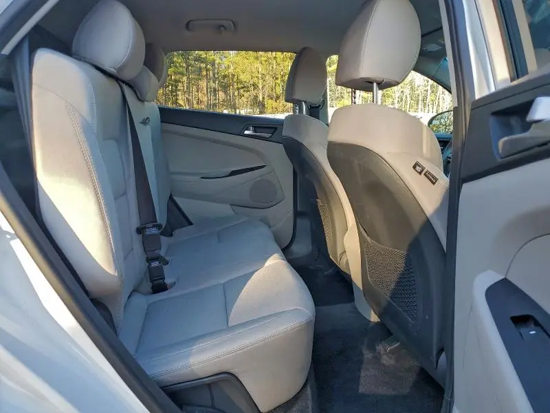 2021 HYUNDAI TUCSON SE  