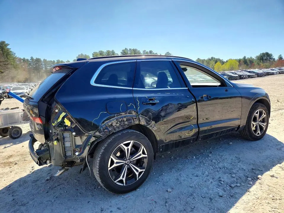 2022 VOLVO XC60 B5 MOMENTUM  