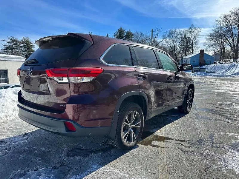 2019 TOYOTA HIGHLANDER LE  