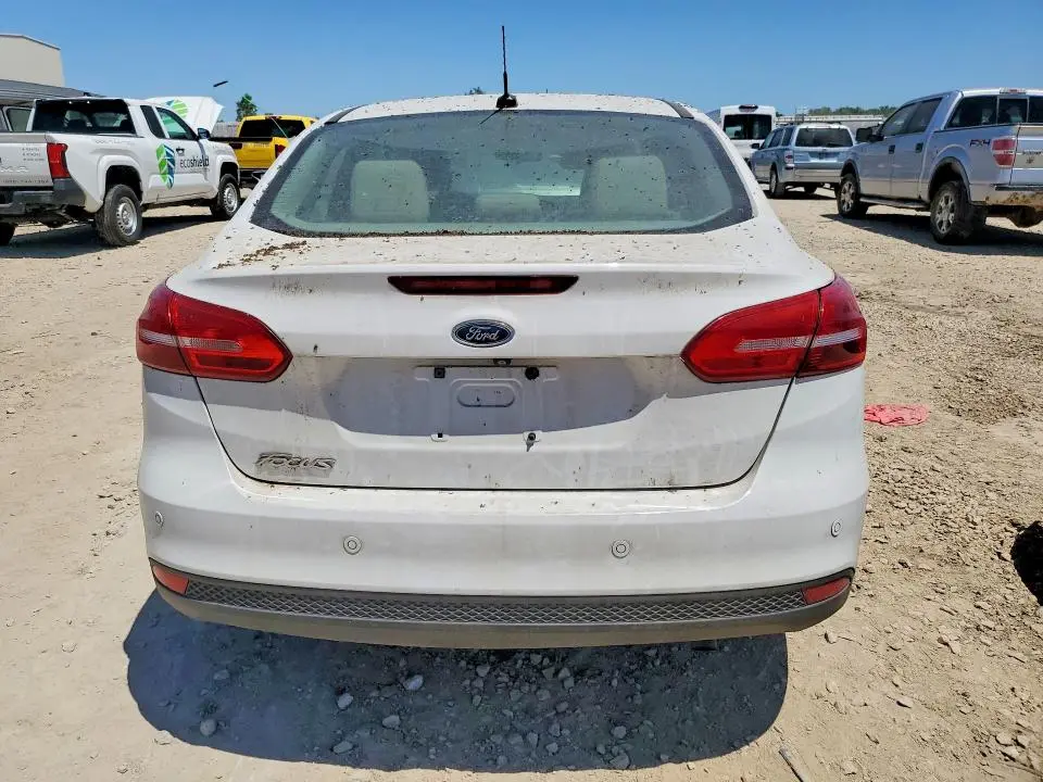 2016 FORD FOCUS SE  