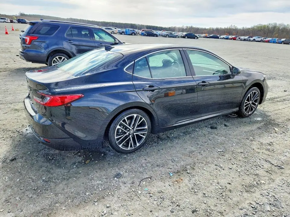 2025 TOYOTA CAMRY XLE  