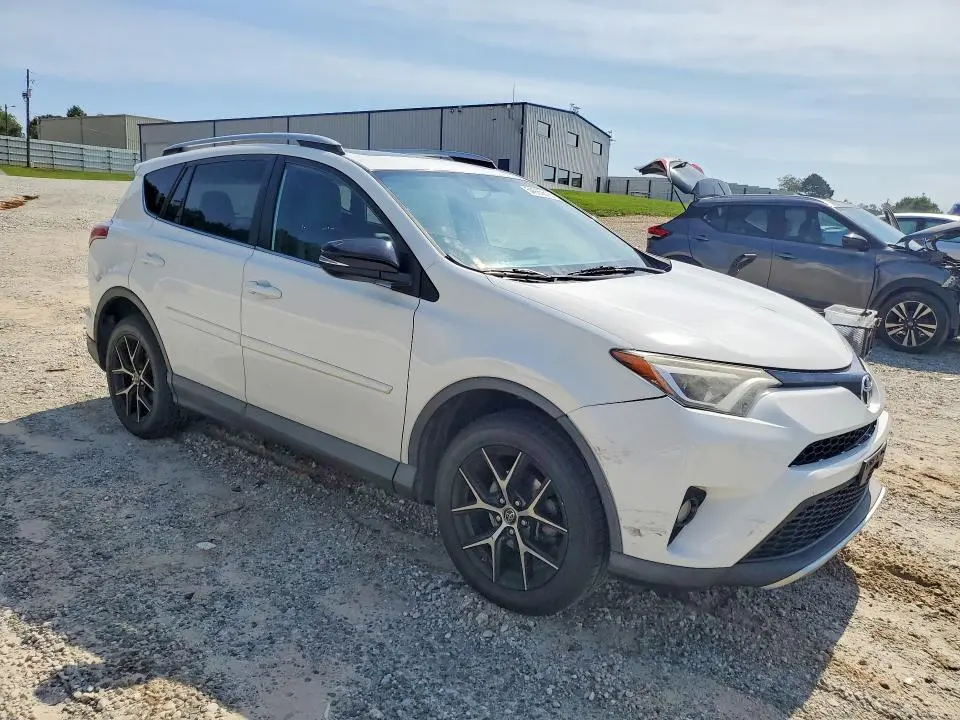 2016 TOYOTA RAV4 SE  