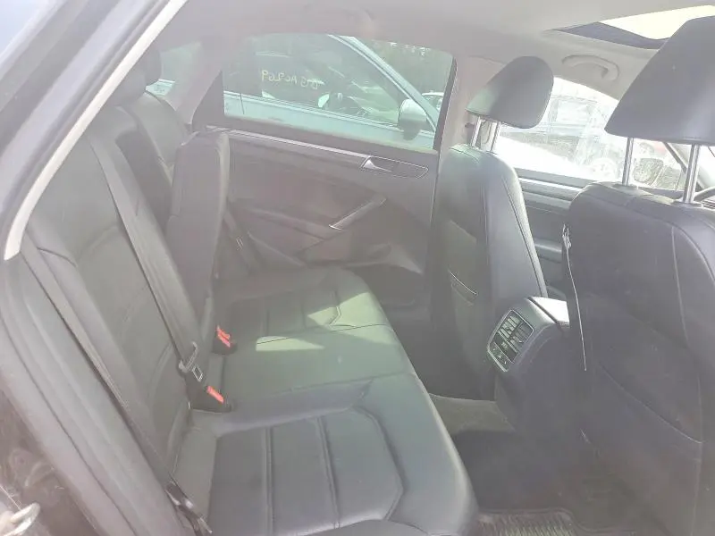 2018 VOLKSWAGEN PASSAT SE  