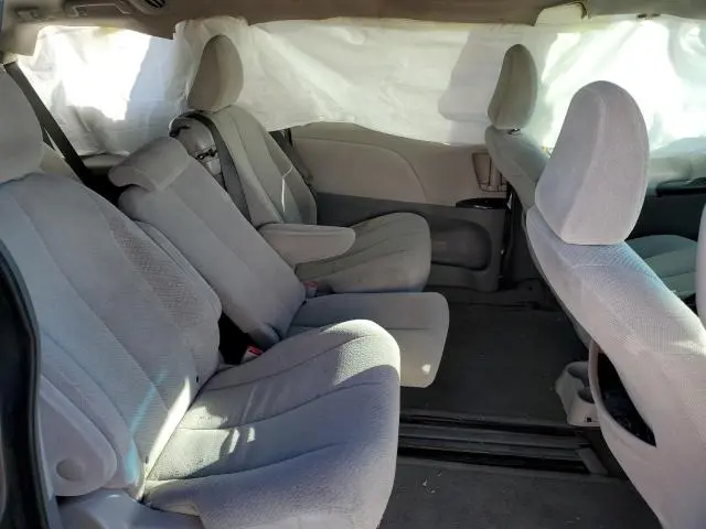 2013 TOYOTA SIENNA LE  