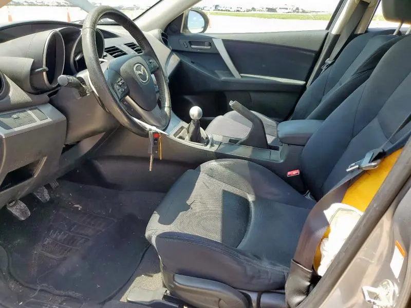 2010 MAZDA 3 S  