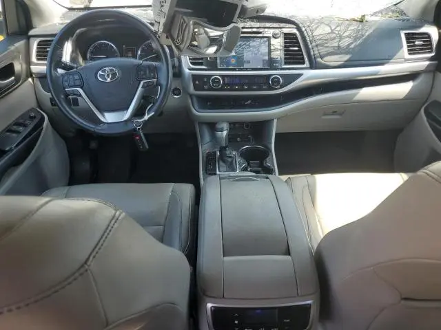 2017 TOYOTA HIGHLANDER SE  