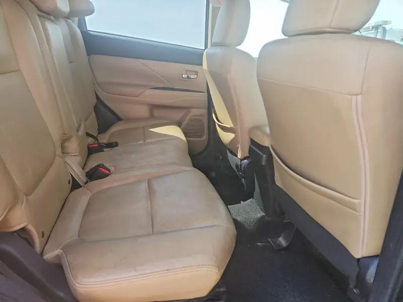 2016 MITSUBISHI OUTLANDER SE  