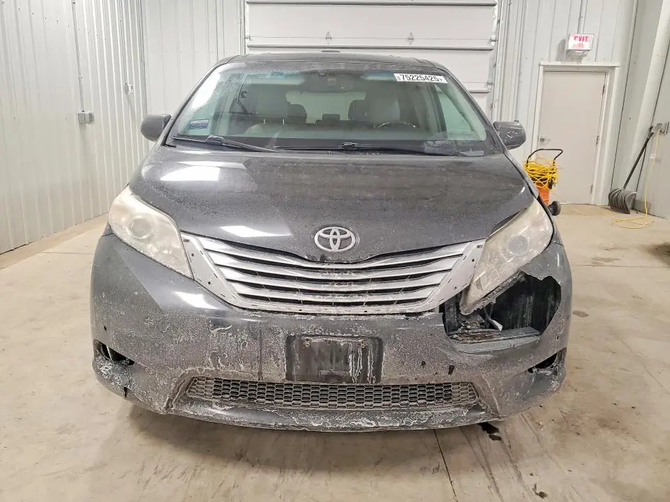 2012 TOYOTA SIENNA XLE  
