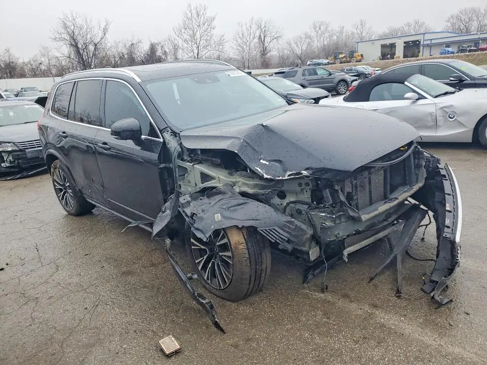 2022 VOLV XC90 T6 MOMENTUM  