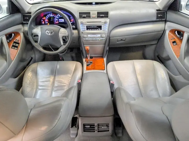 2011 TOYOTA CAMRY XLE V6  