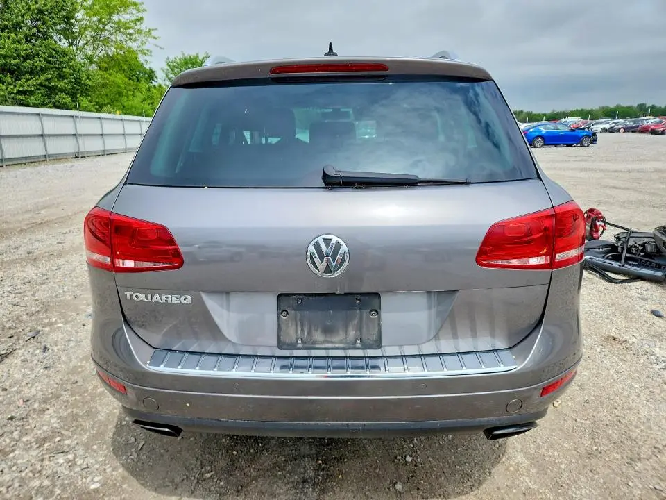 2011 VOLKSWAGEN TOUAREG   