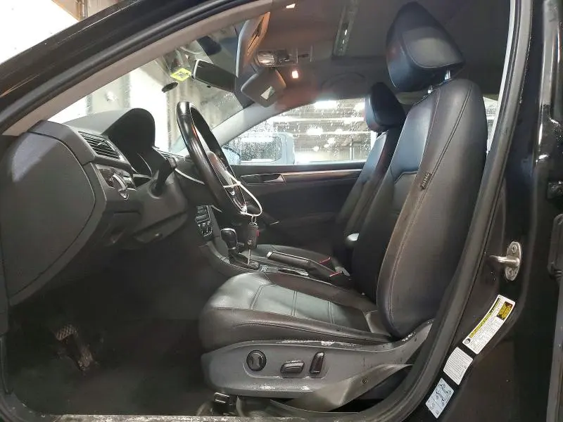 2016 VOLKSWAGEN PASSAT SE  