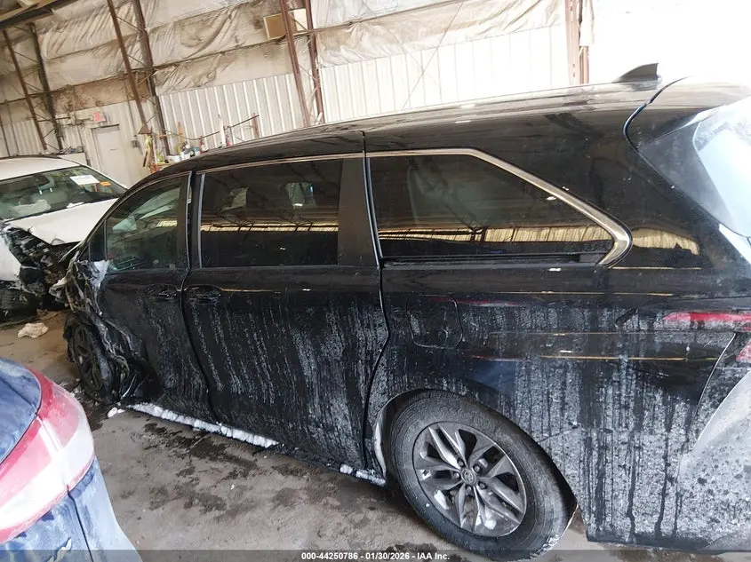 2023 TOYOTA SIENNA LE