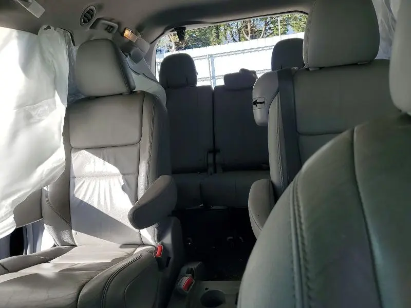 2016 TOYOTA SIENNA XLE  