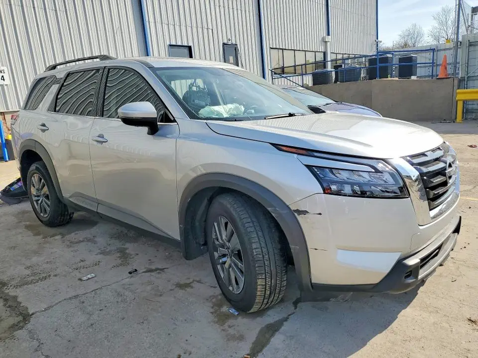 2024 NISSAN PATHFINDER SV  