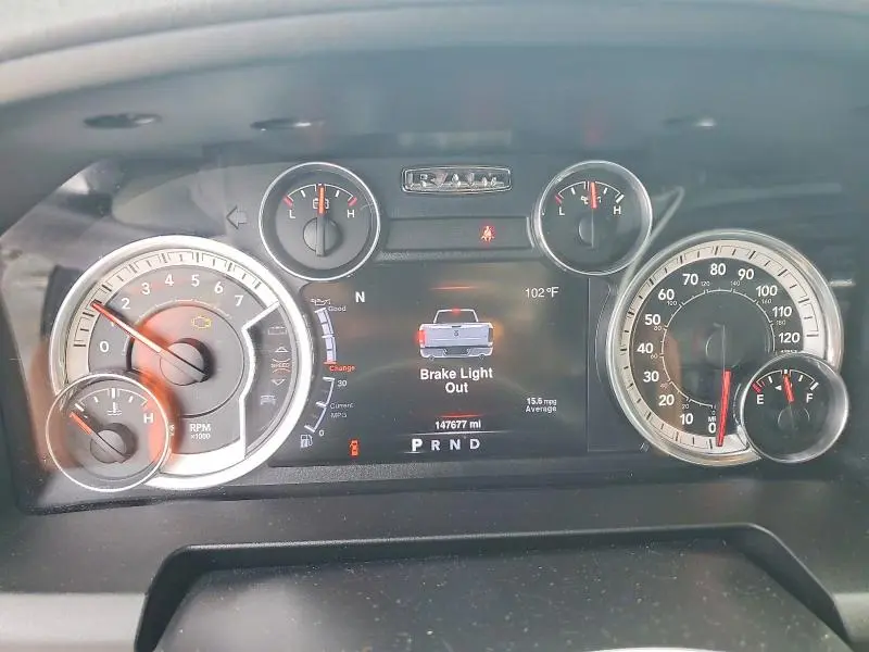 2016 RAM 1500 SLT  