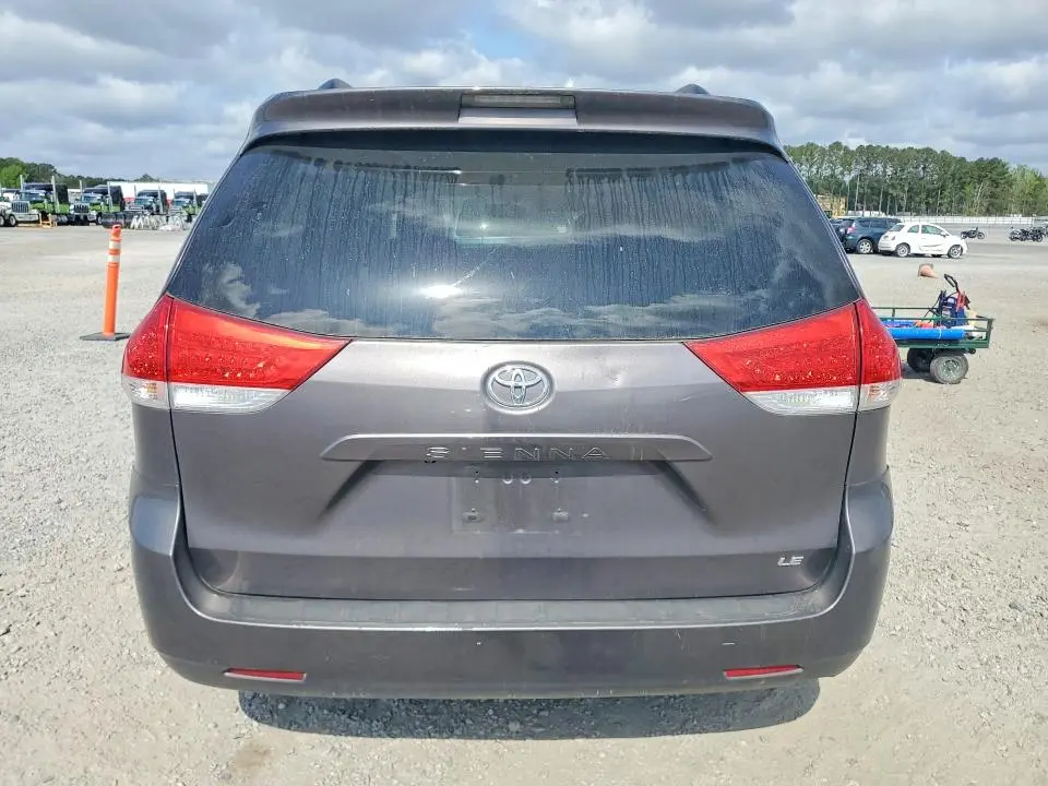 2012 TOYOTA SIENNA LE 8-PASSENGER  