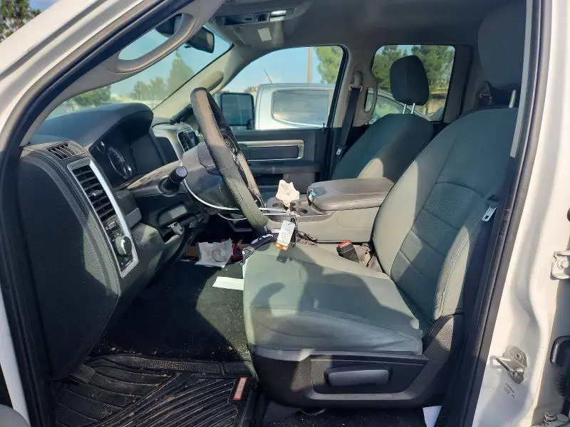2016 RAM 1500 SLT  
