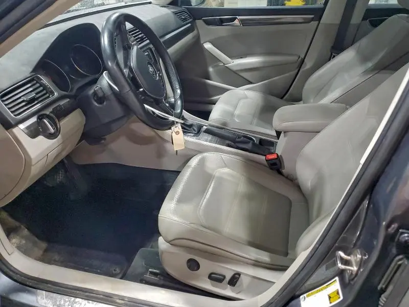 2018 VOLKSWAGEN PASSAT SE  