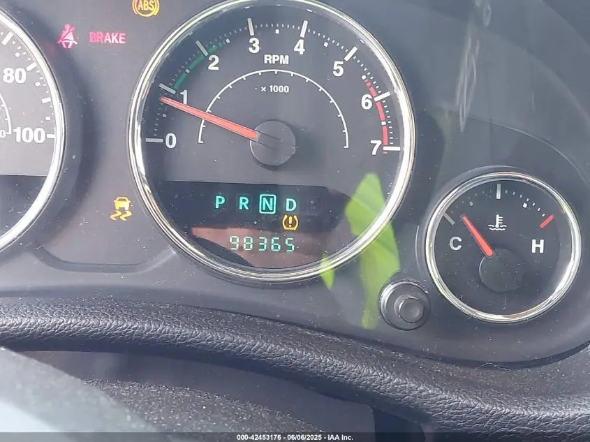 2011 JEEP WRANGLER UNLIMITED SAHARA