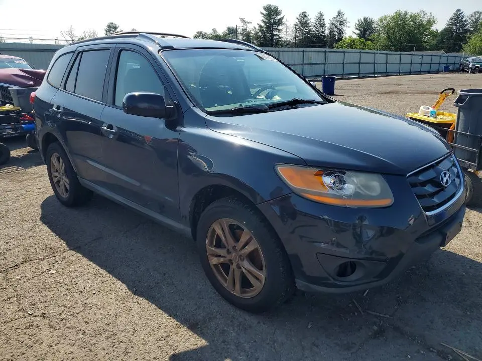 2011 HYUNDAI SANTA FE SE  