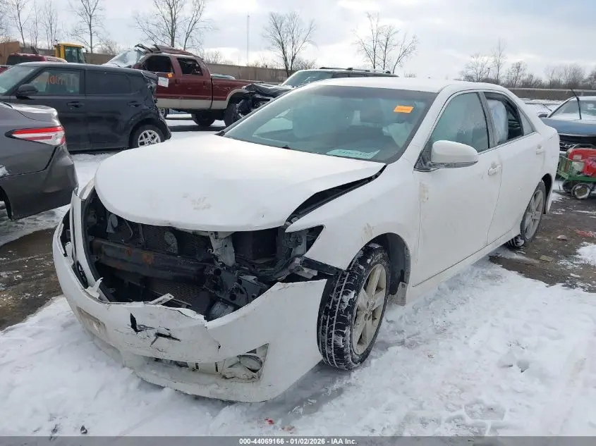 2014 TOYOTA CAMRY SE
