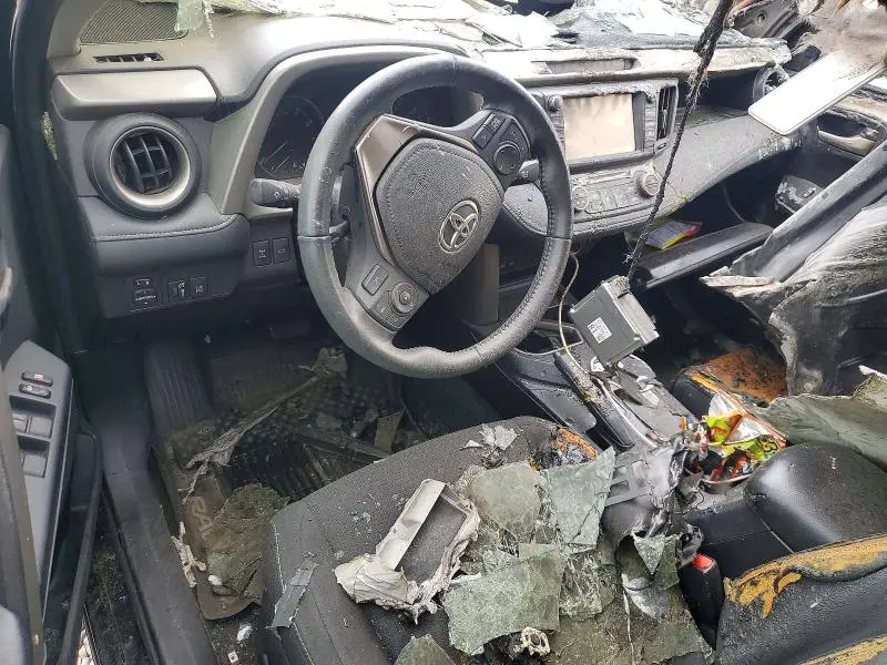 2017 TOYOTA RAV4 XLE  