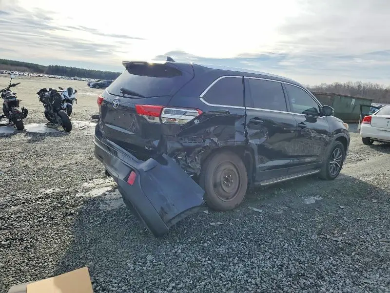 2019 TOYOTA HIGHLANDER SE  