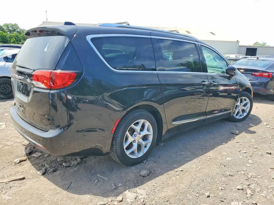 2017 CHRYSLER PACIFICA TOURING L PLUS  