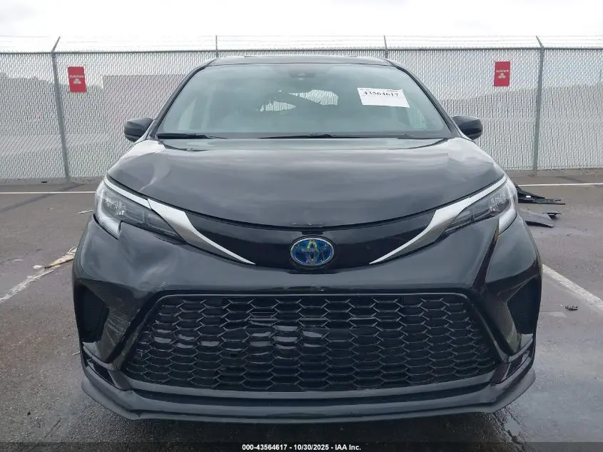 2023 TOYOTA SIENNA XSE