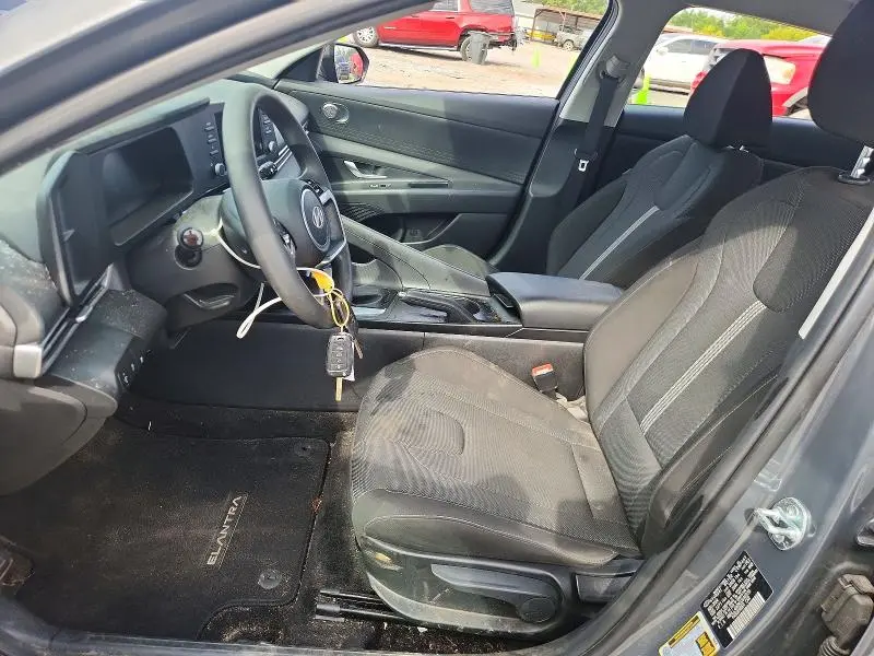 2025 HYUNDAI ELANTRA SE  