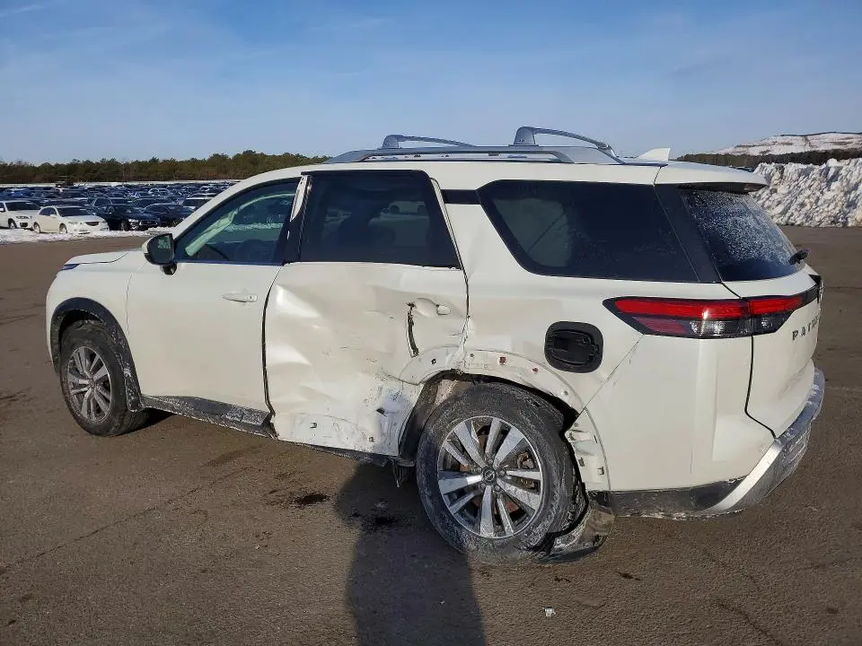 2023 NISSAN PATHFINDER SL  