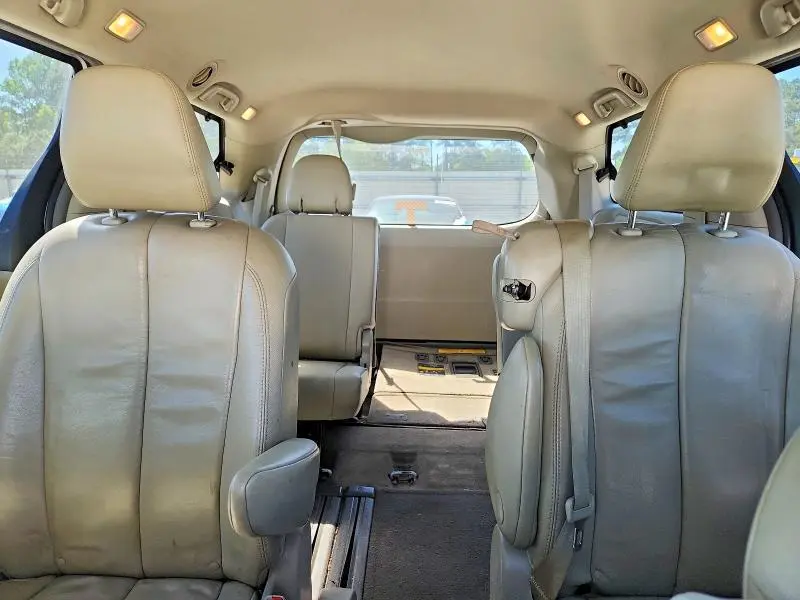 2013 TOYOTA SIENNA XLE 8-PASSENGER  