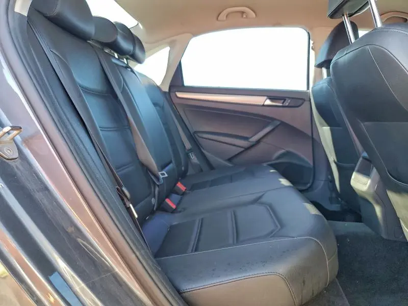 2015 VOLKSWAGEN PASSAT S  