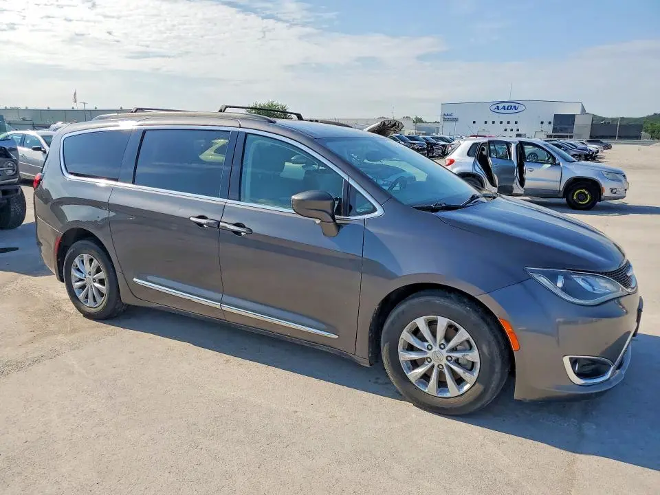 2017 CHRYSLER PACIFICA TOURING L  