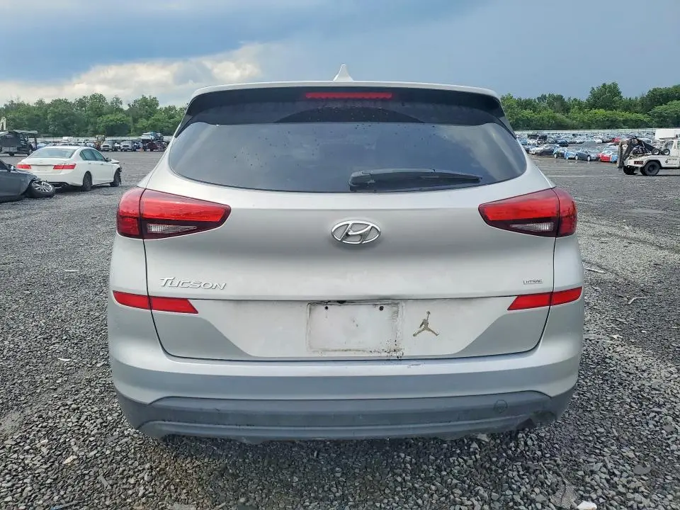 2021 HYUNDAI TUCSON SE  