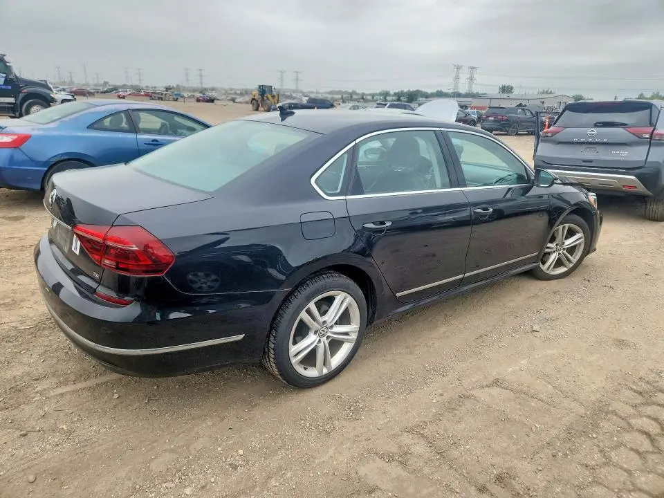 2017 VOLKSWAGEN PASSAT SE  