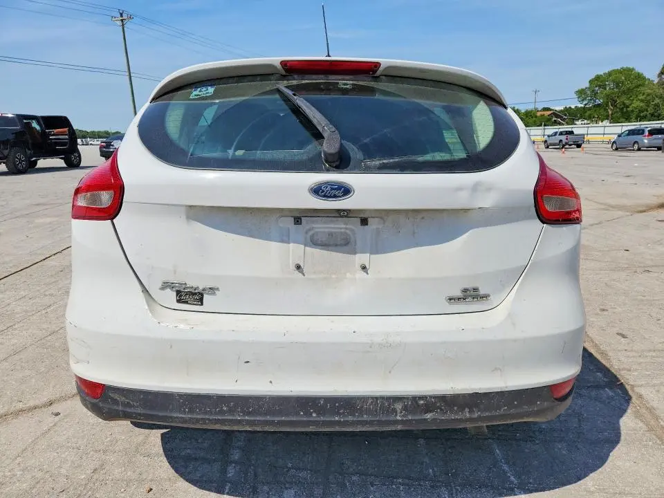 2016 FORD FOCUS SE  