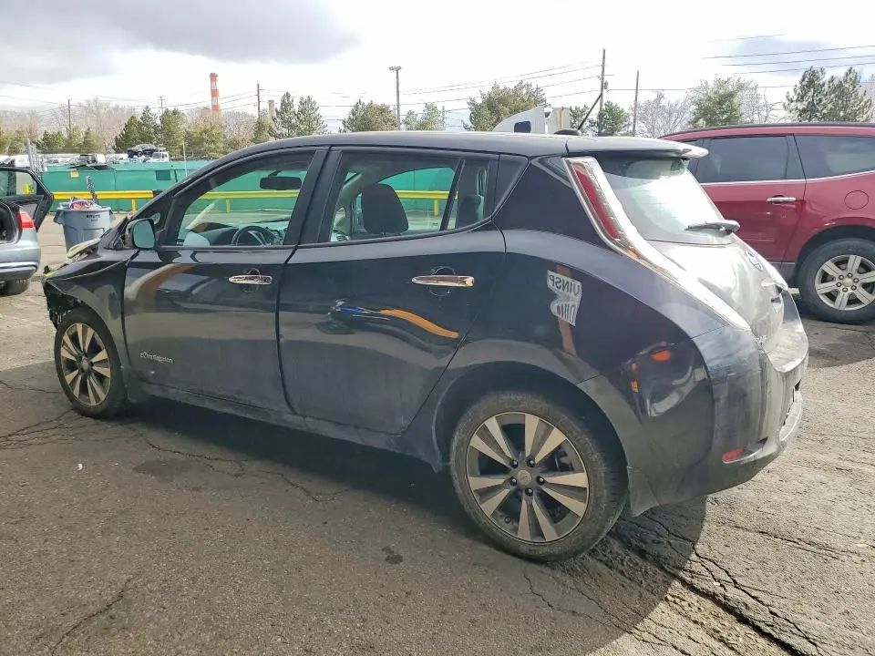 2015 NISSAN LEAF SV  