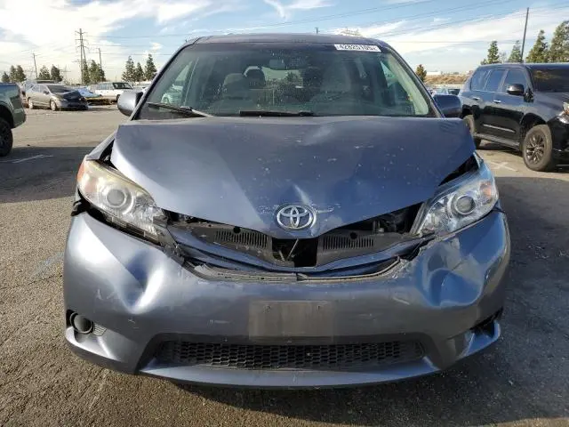 2017 TOYOTA SIENNA LE  