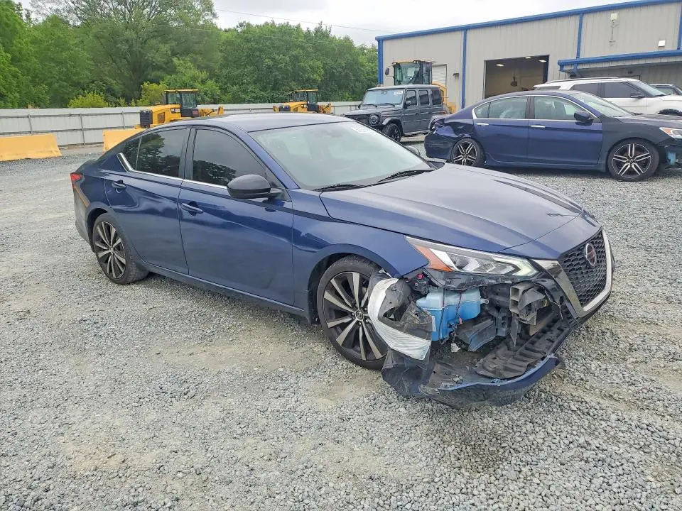 2021 NISSAN ALTIMA SR  